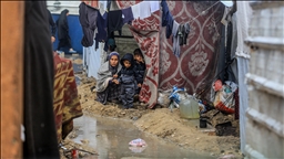 Gazze'de beklenen fırtına ve soğuk hava dalgası çadırlardaki binlerce aileyi tehdit ediyor