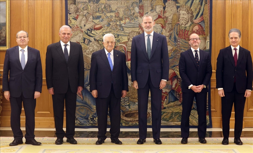 عباس يبحث مع ملك إسبانيا تعزيز العلاقات والتطورات السياسية