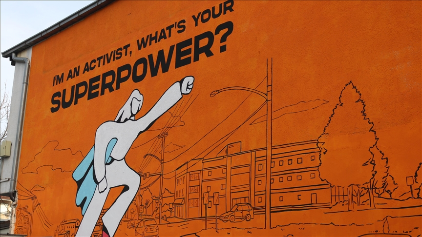 Prishtinë  mural simbolik për Ditën Ndërkombëtare të të Drejtave të Njeriut