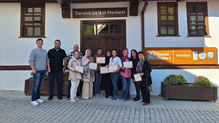 Sakarya'da kurulan Taraklı Dijital Merkezi, "yarının köyleri" için çalışmalarını sürdürüyor