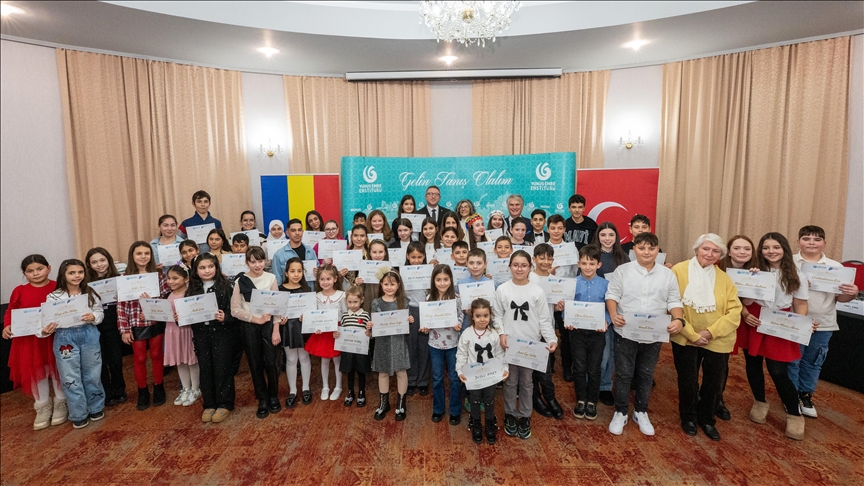 Romanya'da "11. Geleneksel Türkçe Şiir Okuma Yarışması" yapıldı