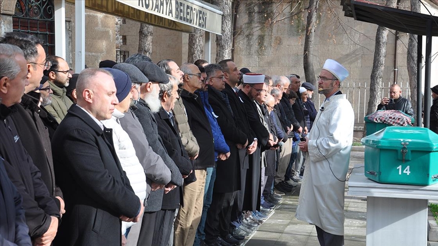 TRT İstanbul Radyosu'nun emekli sanatçılarından Mustafa Hisarlı'nın cenazesi toprağa verildi