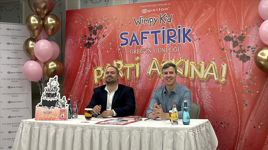 "Saftirik Greg'in Günlüğü" serisinin yazarı Jeff Kinney, çocuk edebiyatı hakkında konuştu