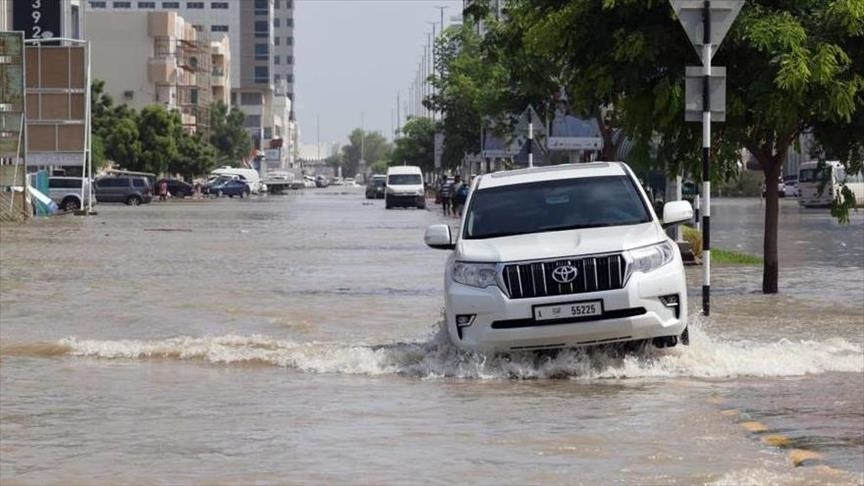 سيول وفيضانات وصواعق في مناطق متفرقة بالسعودية