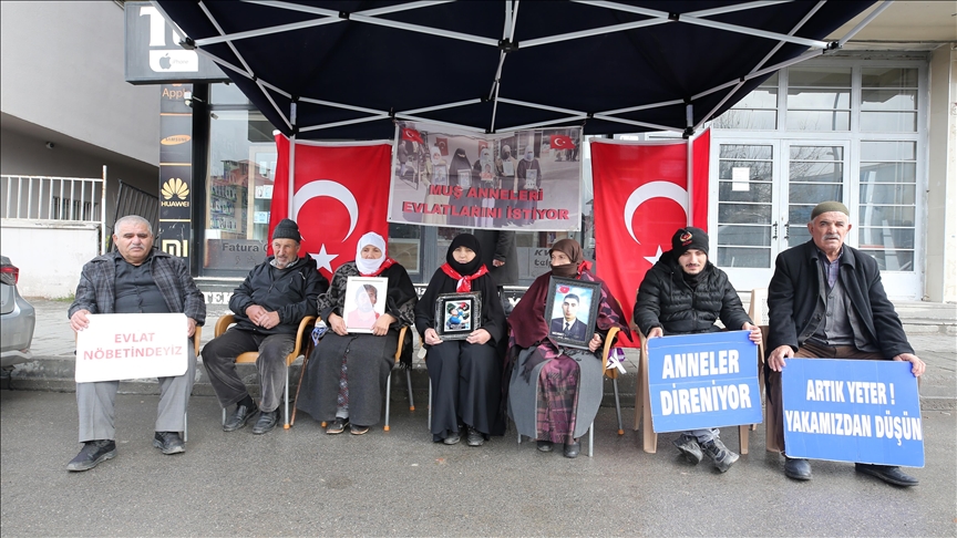 Li Mûşê malbatên ku dixwazin bigihêjin ewladên xwe, çalakiya xwe ya li pêşiya DEM Partiyê domand