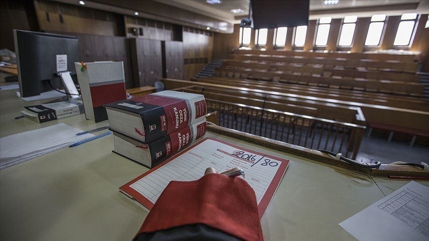 Kadıköy'de genç kadını yanıcı madde döküp yakarak yaralayan sanığa dava