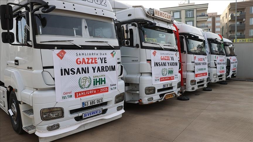 Ji Şanliurfayê 5 TIR alîkariya însanî ji Xezeyê ra hat şandin