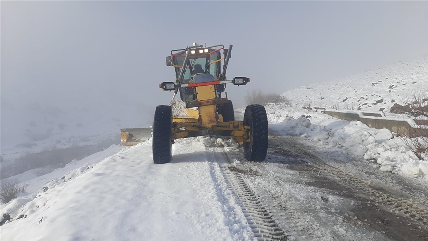 Li Agiriyê rêya gundên ku ji ber berfê hatin girtin bi xebatê hatin vekirin
