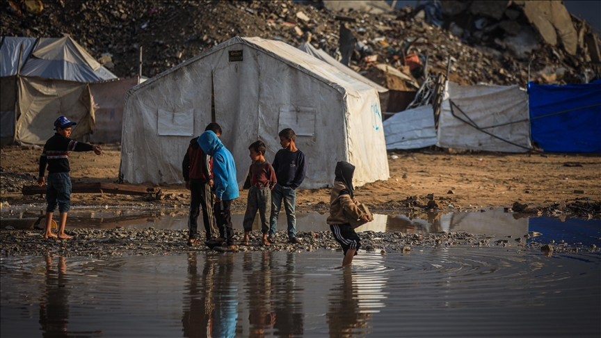 غزة.. المنخفض الجوي "بيرون" يضاعف معاناة الناجين من الإبادة 