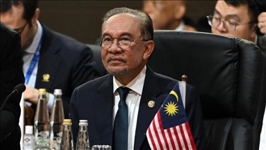 Malaysian premier urges diplomatic engagement in calls with Thai and Cambodian leaders amid deadly clashes