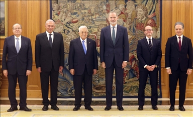 عباس يبحث مع ملك إسبانيا تعزيز العلاقات والتطورات السياسية