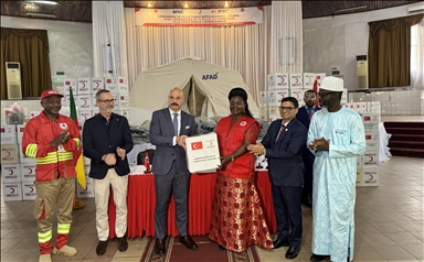 تركيا تقدم 7.5 أطنان مساعدات إنسانية للكاميرون