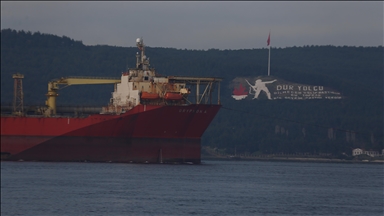 Doğal gaz tankeri "Gryphon A" Çanakkale Boğazı'ndan geçti