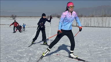 Kaşûvanên ji Hekariyê li ser berfê xwe ji pêşbirkan ra amade dikin