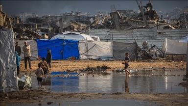 Şiddetli yağış nedeniyle Gazze Şeridi'nde binlerce çadır su altında kaldı
