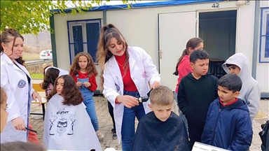 Li Batmanê xwendekarên li gundewarê bêpere hatin traşkirin