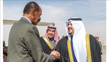رئيس إريتريا يبدأ زيارة رسمية إلى السعودية