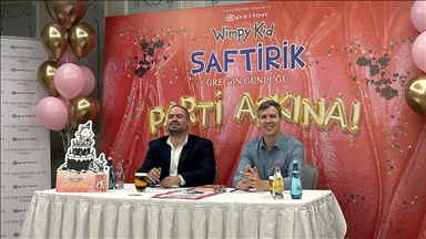 "Saftirik Greg'in Günlüğü" serisinin yazarı Jeff Kinney, çocuk edebiyatı hakkında konuştu