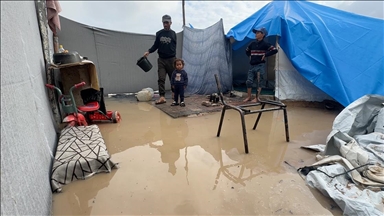 Илјадници шатори во Појасот Газа поплавени поради обилни дождови