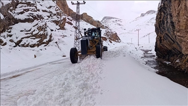 Li Wanê li gund û herêmên çiyayî têkoşîna dijî berfê didome