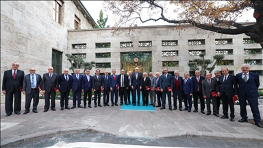 TBMM Başkanı Kurtulmuş, Doğu ve Güneydoğu Anadolu'daki illerin eski milletvekillerini kabul etti