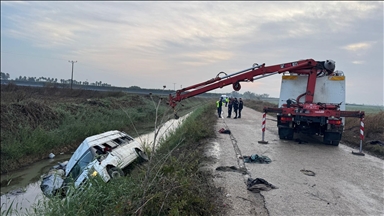 Li Edeneyê minîbus welgeriya erqa avdanê û 18 kes birîndar bûn
