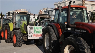 Грчките земјоделци го блокираа пристапот до пристаништето Волос