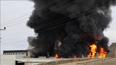 Kırıkkale OSB'de bir fabrikada çıkan yangına müdahale ediliyor