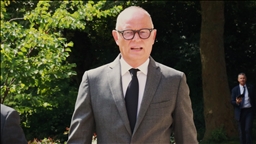 Édouard Philippe se dit « mal à l’aise » face au port du voile et le qualifie de « signe de soumission »