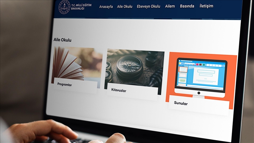 MEB'in "Aile Okulu"ndan 150 bini aşkın veli yararlandı