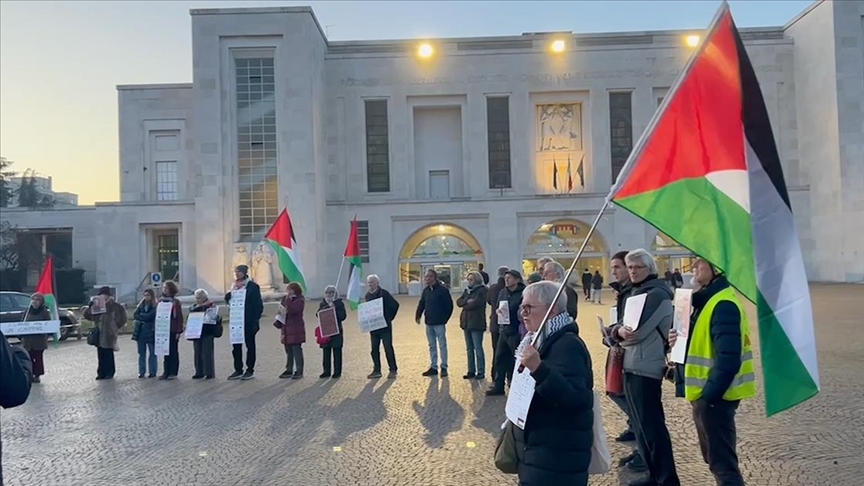 Здравствените работници низ Италија протестираат во знак на поддршка за нивните палестински колеги