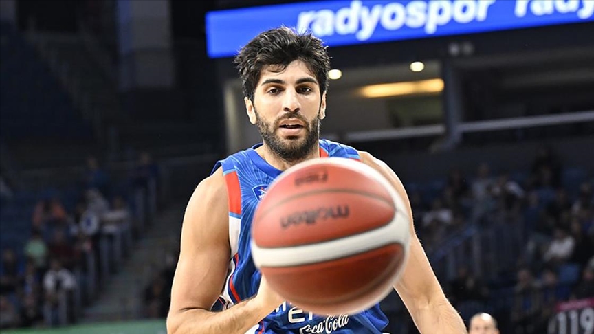Anadolu Efes'te Burak Can Yıldızlı en az bir ay sahalardan uzak kalacak