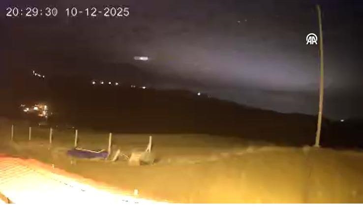 Elazığ'da ışık hüzmesi güvenlik kamerasınca kaydedildi 