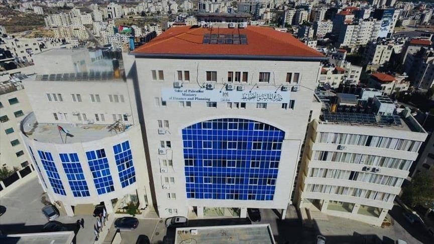 الحكومة الفلسطينية مدينة بـ4.26 مليارات دولار للموظفين والقطاع الخاص