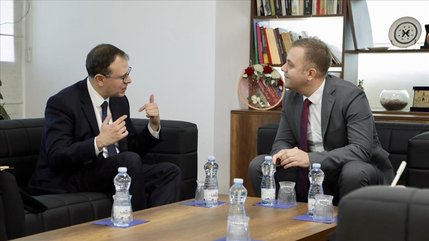 Kosovë  Ministri Sallahu takoi Ambasadorin e Turqisë Sabri Tunç Angili