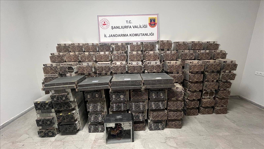 Di tesîsa bi dilqê gomê da bi ceyrana qaçax va pereyê krîpto îmal kirine