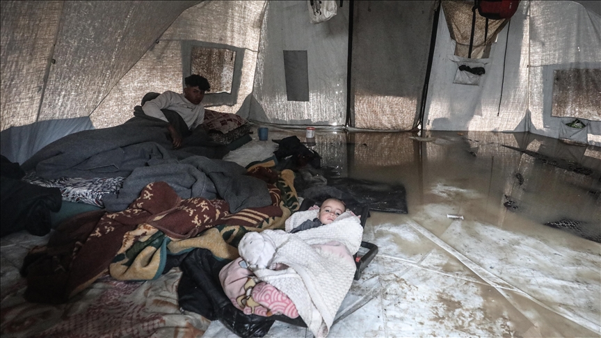 Obilne kiše drugi dan zaredom poplavile stotine šatora raseljenih Palestinaca širom Gaze 