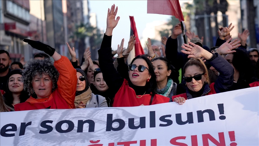 İzmir'de işçiler işbaşı ve sosyal hak eylemlerine devam etti