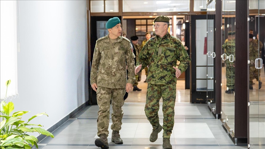 Komandanti i KFOR it takon në Beograd shefin e Shtabit të Përgjithshëm të Ushtrisë Serbe