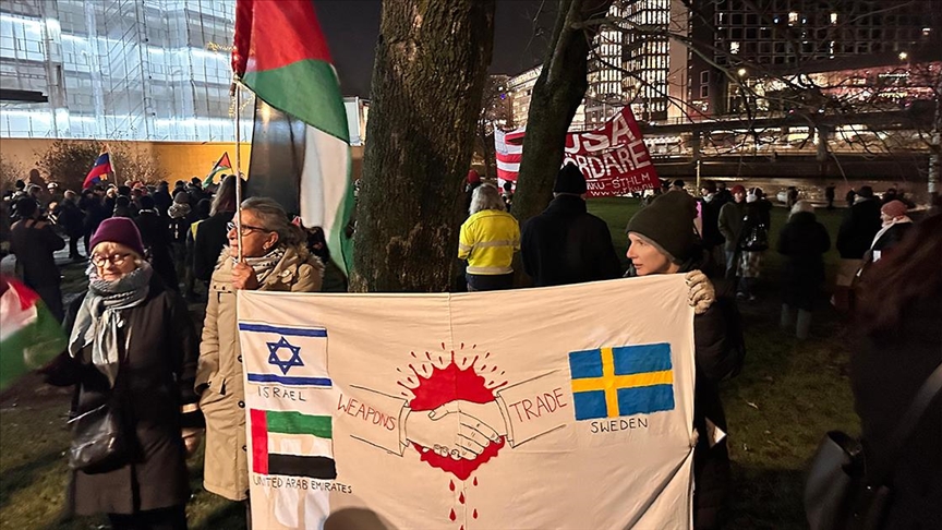 Група граѓани протестираа против Израел и САД за време на Нобеловиот банкет во Шведска
