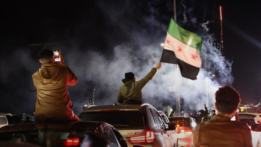 تكبيرات وزغاريد وأغاني وطنية.. سوريا تفرح بإلغاء عقوبات قيصر (تقرير إخباري)