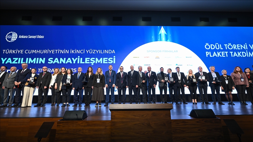 Türkiye Cumhuriyeti'nin İkinci Yüzyılında Yazılımın Sanayileşmesi Zirvesi yapıldı