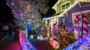 San Carlos u Kaliforniiji privlači posjetioce spektakularnim ukrasima