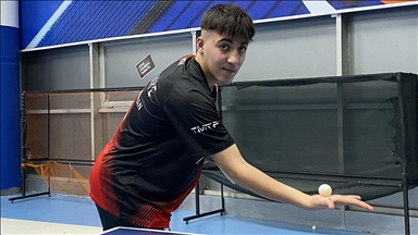 Milli masa tenisçi Kenan Eren'in hedefi olimpiyatlara katılmak
