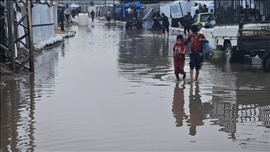 انهيار 3 مبان في مدينة غزة بعد أمطار غزيرة 