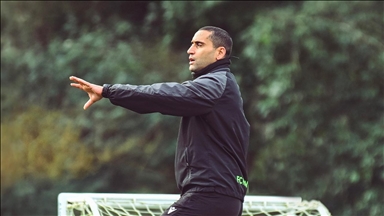 قدم.. تعيين المغربي أحمد قنطاري مدربا لنانت الفرنسي