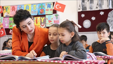 Kanseri yenen Mehtap öğretmen için ders zili bir yıl aradan sonra yeniden çaldı