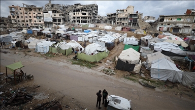 غزة.. الدفاع المدني يواجه المنخفض "بيرون" بإمكانات منهكة 