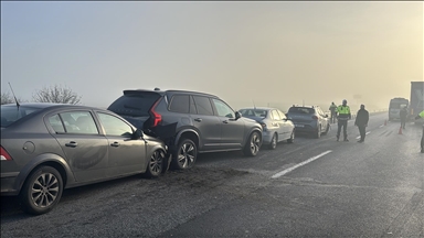 Edirne'de 10 aracın karıştığı zincirleme trafik kazasında 7 kişi yaralandı