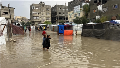 سيول غزة تتسبب بمصرع فلسطيني إثر انهيار منزله المتضرر بقصف إسرائيلي 